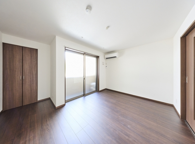 建替え後の内装その1_広々とした居室